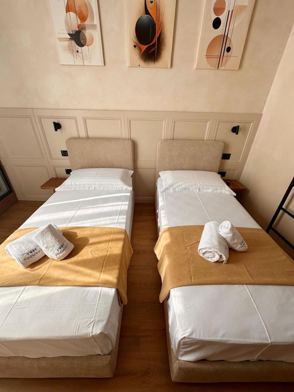Z Art Hotel *
